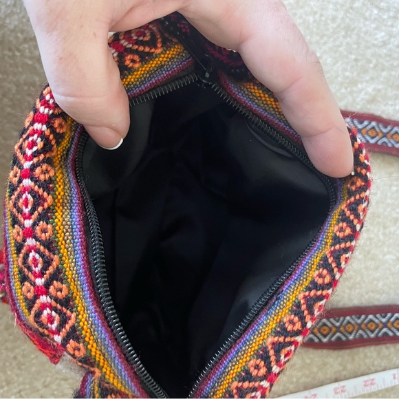 NWOT Handmade in Peru Woven‎ crossbody bag. - Picture 9 of 10